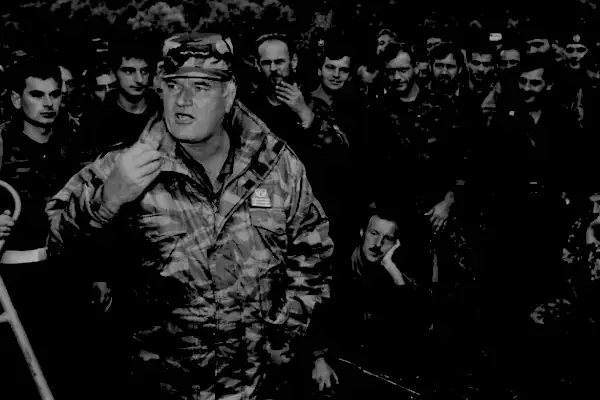 La Serbia prigioniera di Ratko Mladic, mostro travestito da generale