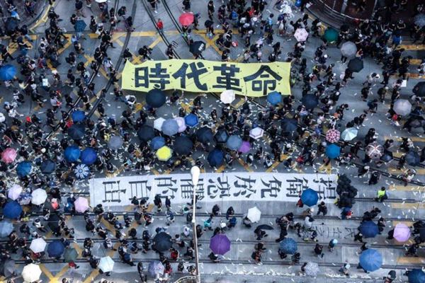 Attenti Hongkongers, Donald Trump Vi Vendera' a Xi Jinping