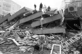 Il Terremoto in Turchia e Siria Riguarda Anche l'Italia