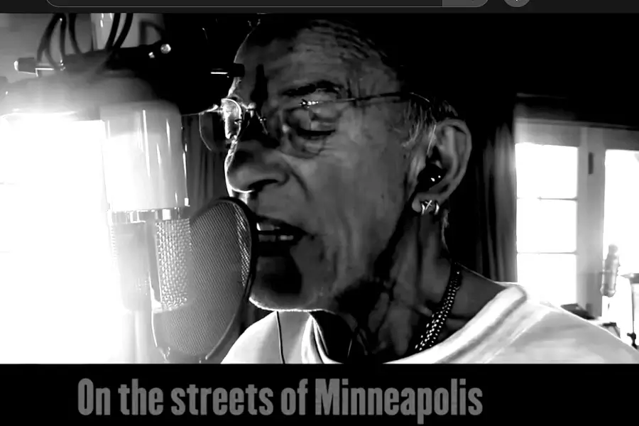 Renee Good e Alex Pretti da Minneapolis nella Leggenda con Springsteen