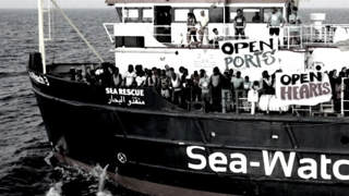Missione Compiuta, i Migranti della Sea-Watch 3 Sbarcano