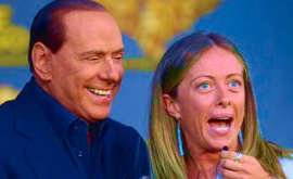 Sondaggio Elezioni a Ferragosto: Cala Berlusconi, Cresce CSX