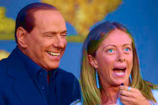 Sondaggio Elezioni a Ferragosto: Cala Berlusconi, Cresce CSX