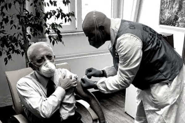 COVID-19, OBBLIGO DI VACCINAZIONE CONTINUA