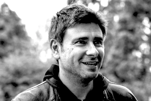 Alessandro Di Battista dacci una buona notizia e torna presto