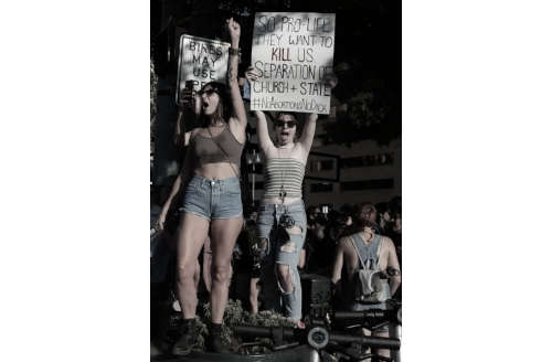 https://www.menoopiu.it/media/birn0ttw/aborto-usa-post-roe-proteste.jpg