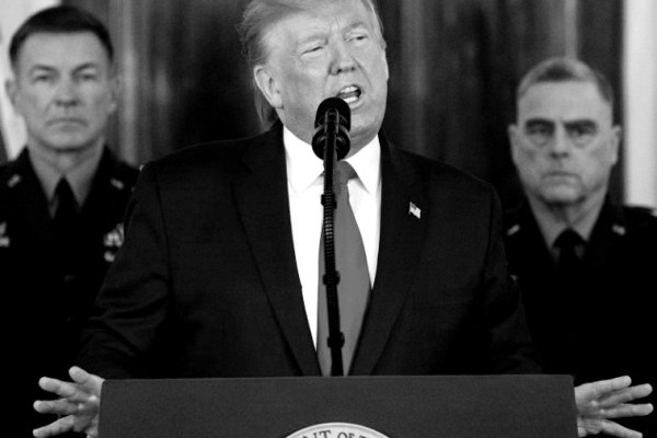 Trump si copre di ridicolo per nascondere il colpo subito dall'Iran