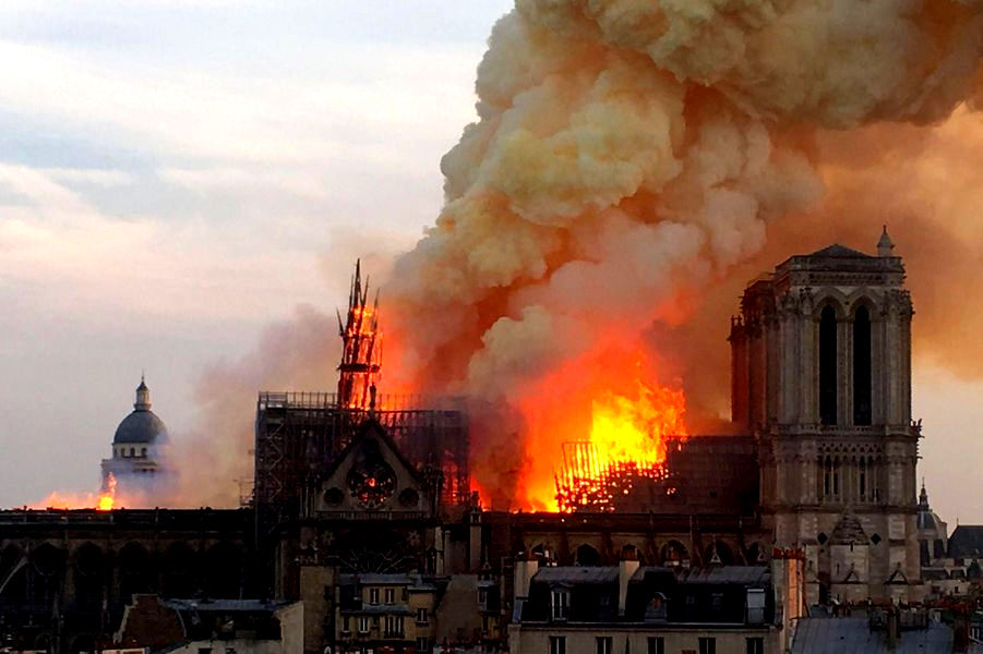 il crollo della guglia di Notre-Dame