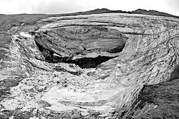 Tragedia della Marmolada, il Ghiacciaio che Muore e Uccide