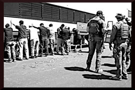 Trump umilia e deporta 300 operai sudcoreani immigrati negli USA