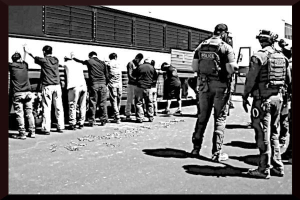 Trump umilia e deporta 300 operai sudcoreani immigrati negli USA