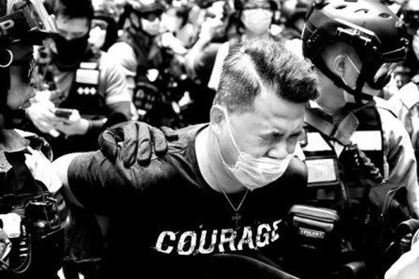 HONG KONG, XI JINPING SCATENA LA BATTAGLIA FINALE