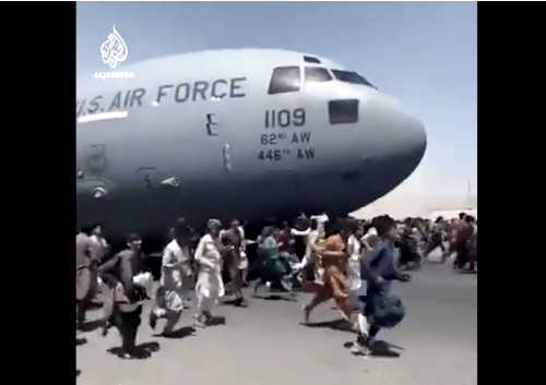/media/kgriqg4f/kabul-airport-crowd.jpg