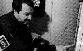Tutti al Citofono di Salvini per Chiedergli se Spaccia Petrolio?
