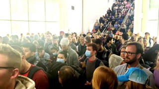 E' ESTATE E IL CORONAVIRUS DILAGA IN AMERICA