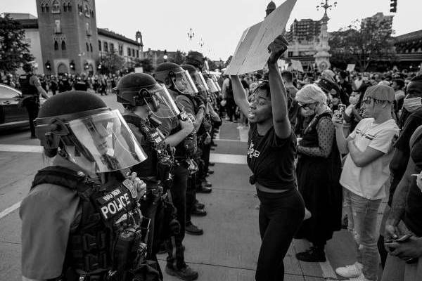 GEORGE FLOYD "I CAN'T BREATHE", MA TRUMP NON ASCOLTA