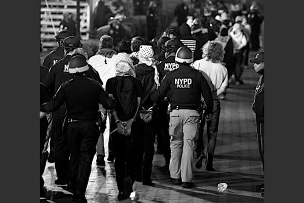 1° Maggio Studenti in Manette e Polizia nella Columbia University