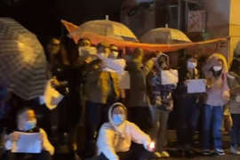 VULCANO CINA ERUTTA PROTESTE CONTRO  ZERO COVID E XI JINPING