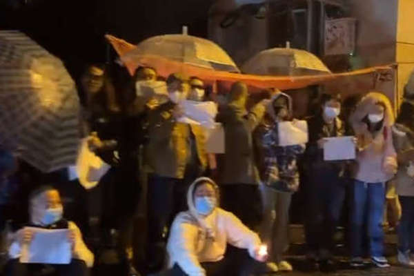 VULCANO CINA ERUTTA PROTESTE CONTRO  ZERO COVID E XI JINPING