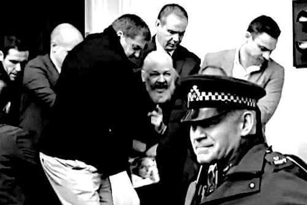 Assange Consegnato agli USA l'Informazione Libera Ha Perso