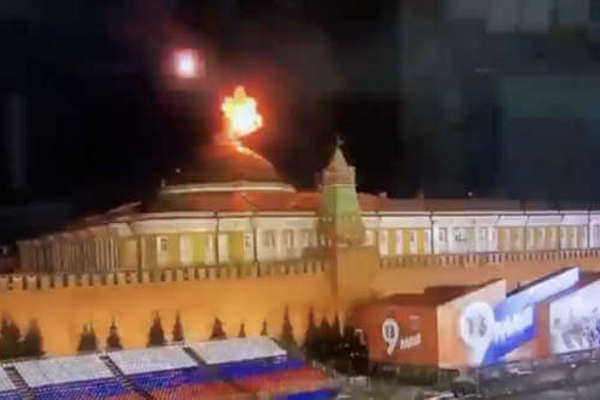 DRONI AL CREMLINO, PUTIN RISPONDERA' CON L'ATOMICA SU KYIV