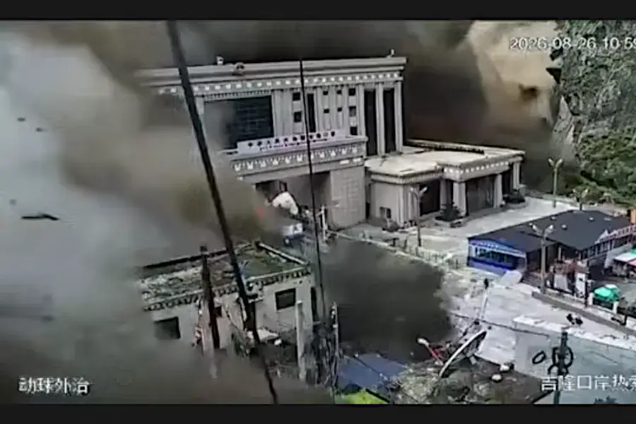 Tra Nepal e Tibet un Joint Disaster di alluvione e terremoto
