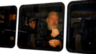 JULIAN ASSANGE ACCUSATO DI ESSERE UN GIORNALISTA CHE INDAGA TROPPO