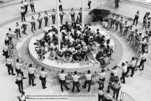 LA CINA MENTE QUANDO DICE CHE HONG KONG E' SUA