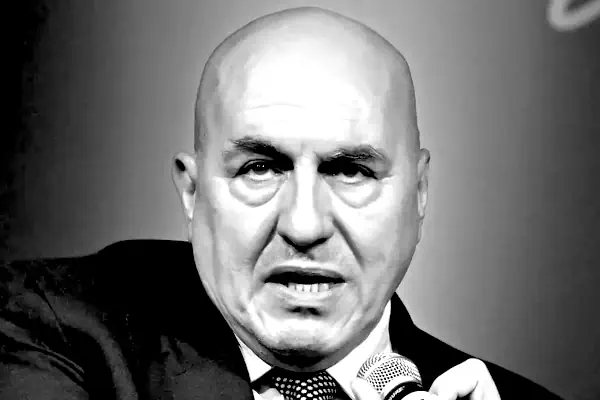 Il ministro Crosetto colpito da un Eurofighter italiano in Arabia Saudita