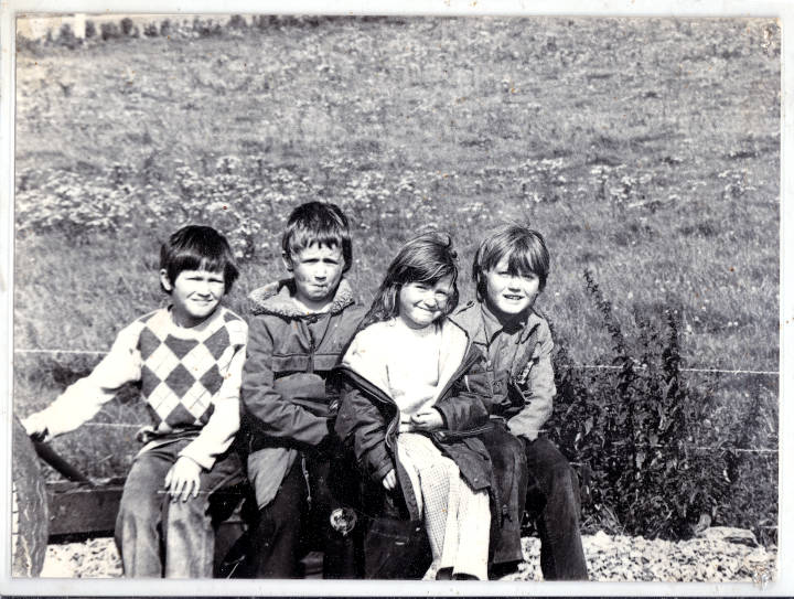 Bambini a John O' Groats - Scozia 1981 - foto Ivan Fantasia, scattata con una PENTAX K1000